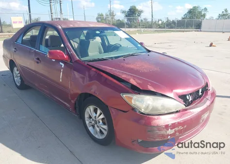 2005 Toyota Camry Le z USA, uszkodzony, nr VIN 4T1BE32K75U013544